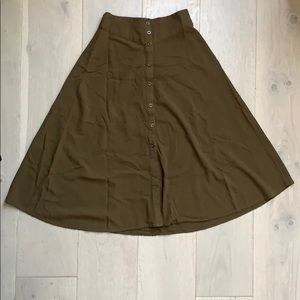 ✨ Forever21 Olive Green Midi Skirt ✨